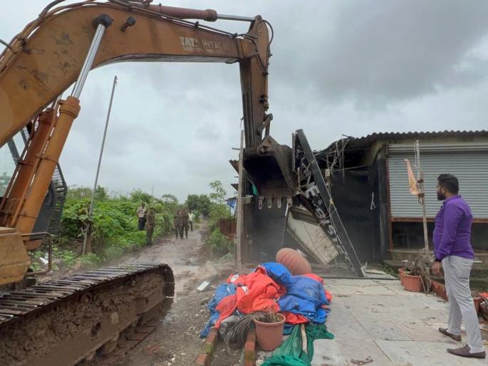 Thane: Thane Municipal Corporation raids Hookah Parlor, Restro Bar at Ghodbunder Road, Nagla Bandar | Thane: घोडबंदर रोड, नागला बंदर येथील हुक्का पार्लर, रेस्ट्रो बारवर ठाणे महापालिकेची धडक कारवाई Thane: Thane Municipal Corporation raids Hookah Parlor, Restro Bar at Ghodbunder Road, Nagla Bandar | Thane: घोडबंदर रोड, नागला बंदर येथील हुक्का पार्लर, रेस्ट्रो बारवर ठाणे महापालिकेची धडक कारवाई