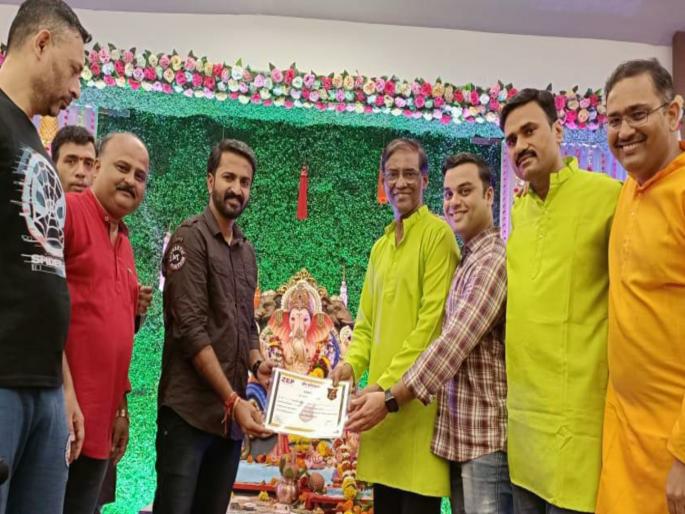 notebooks and pens offered to ganesha help the needy a notebook a pen initiative of zep foundation | गणेशाला अर्पण केलेले वही आणि पेनची मदत गोरगरिबांना; झेप प्रतिष्ठानचा एक वही एक पेन उपक्रम notebooks and pens offered to ganesha help the needy a notebook a pen initiative of zep foundation | गणेशाला अर्पण केलेले वही आणि पेनची मदत गोरगरिबांना; झेप प्रतिष्ठानचा एक वही एक पेन उपक्रम