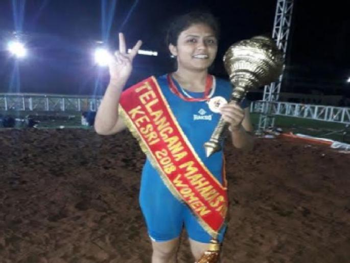 Thane's Devaki Rajput won the "Maharashtra-Telangana Kesari book" | ठाण्याच्या देवकी राजपूत हिने पटकावला ''महाराष्ट्र-तेलंगाना केसरी किताब'' Thane's Devaki Rajput won the "Maharashtra-Telangana Kesari book" | ठाण्याच्या देवकी राजपूत हिने पटकावला ''महाराष्ट्र-तेलंगाना केसरी किताब''