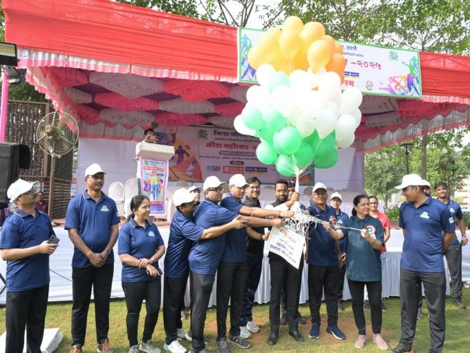 Officers and employees who have been stuck in files for a year are also ahead on the field! | वर्षभर फाईलीमध्ये अडकणाऱ्या अधिकारी, कर्मचाऱ्यांची मैदानावरही आघाडी! Officers and employees who have been stuck in files for a year are also ahead on the field! | वर्षभर फाईलीमध्ये अडकणाऱ्या अधिकारी, कर्मचाऱ्यांची मैदानावरही आघाडी!