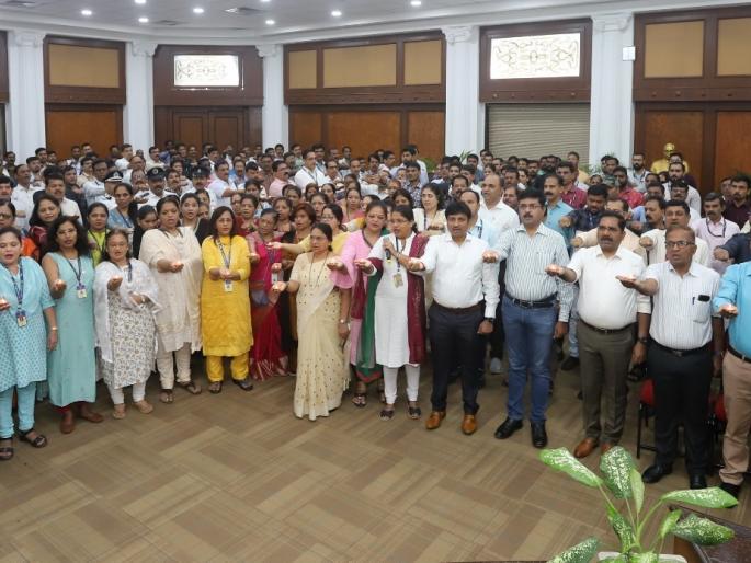 thane municipal officer staff took panch pran oath | ठामपा अधिकारी कर्मचारी यांनी घेतली 'पंचप्रण शपथ' thane municipal officer staff took panch pran oath | ठामपा अधिकारी कर्मचारी यांनी घेतली 'पंचप्रण शपथ'