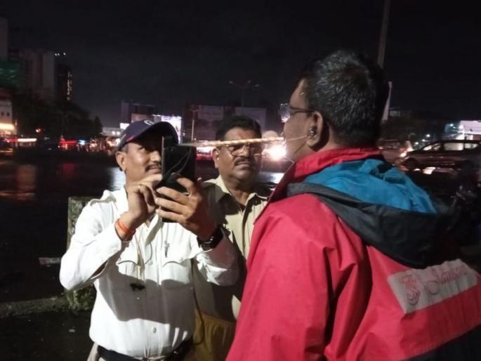 Thane: Holi of traffic rules, action against 8 thousand drivers, traffic police campaign in three days | Thane: वाहतुकीच्या नियमांची होळी, आठ हजार चालकांवर कारवाई, तीन दिवसांत वाहतूक पोलिसांची मोहीम Thane: Holi of traffic rules, action against 8 thousand drivers, traffic police campaign in three days | Thane: वाहतुकीच्या नियमांची होळी, आठ हजार चालकांवर कारवाई, तीन दिवसांत वाहतूक पोलिसांची मोहीम