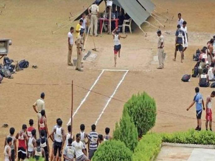 Thane Police recruitment Crime against drug users | पोलिस भरती : औषधाचे सेवन करणाऱ्यावर गुन्हा; मैदानी चाचणीदरम्यान उमेदवाराची पोलखोल Thane Police recruitment Crime against drug users | पोलिस भरती : औषधाचे सेवन करणाऱ्यावर गुन्हा; मैदानी चाचणीदरम्यान उमेदवाराची पोलखोल