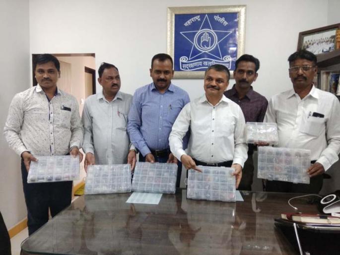 country made bombs used for hunting animals seized in Thane | रानडुकरांच्या शिकारीसाठी वापरला जाणारा गावठी बॉम्बचा साठा ठाण्यात हस्तगत country made bombs used for hunting animals seized in Thane | रानडुकरांच्या शिकारीसाठी वापरला जाणारा गावठी बॉम्बचा साठा ठाण्यात हस्तगत