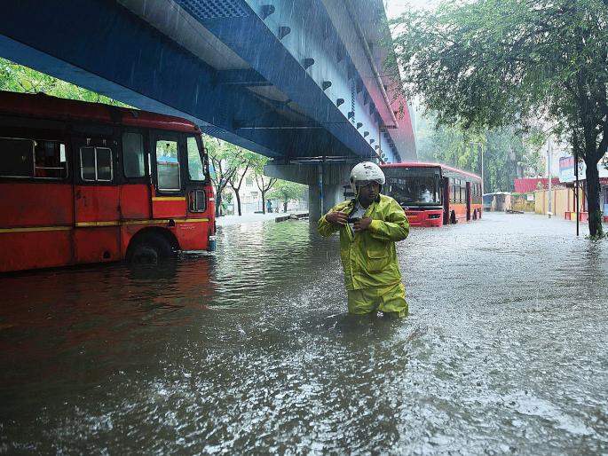 Thane's Daina with 2 mm of rainfall in two hours | दोन तासांत १०० मिमी पावसाने ठाण्याची दैना Thane's Daina with 2 mm of rainfall in two hours | दोन तासांत १०० मिमी पावसाने ठाण्याची दैना