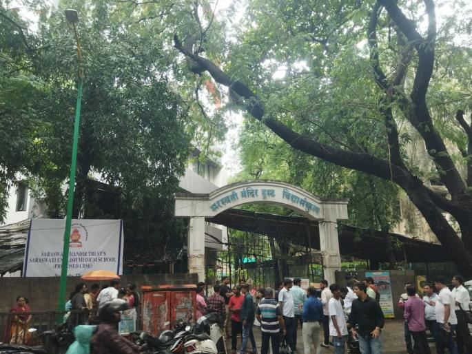 Thane: Will Marathi schools be replaced by English schools? Parents allege | Thane: इंग्रजी शाळेसाठी मराठी शाळेची गळचेपी होणार का? पालकांचा आरोप Thane: Will Marathi schools be replaced by English schools? Parents allege | Thane: इंग्रजी शाळेसाठी मराठी शाळेची गळचेपी होणार का? पालकांचा आरोप