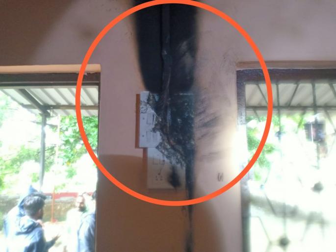 Fire in Thane Municipal Corporation school classroom; 22 students released safely | ठाणे महानगरपालिकेच्या शाळेतील वर्गात आग; २२ विद्यार्थ्यांची सुखरूप सुटका Fire in Thane Municipal Corporation school classroom; 22 students released safely | ठाणे महानगरपालिकेच्या शाळेतील वर्गात आग; २२ विद्यार्थ्यांची सुखरूप सुटका