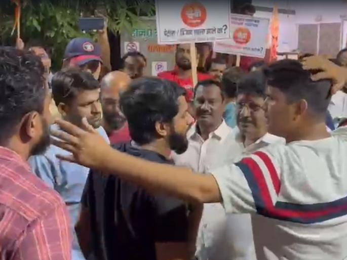 activists of shiv sena shinde group blocked the thackeray group program in thane | शिंदे गटाच्या कार्यकर्त्यांनी ठाण्यात होऊ दे चर्चा कार्यक्रम रोखला activists of shiv sena shinde group blocked the thackeray group program in thane | शिंदे गटाच्या कार्यकर्त्यांनी ठाण्यात होऊ दे चर्चा कार्यक्रम रोखला
