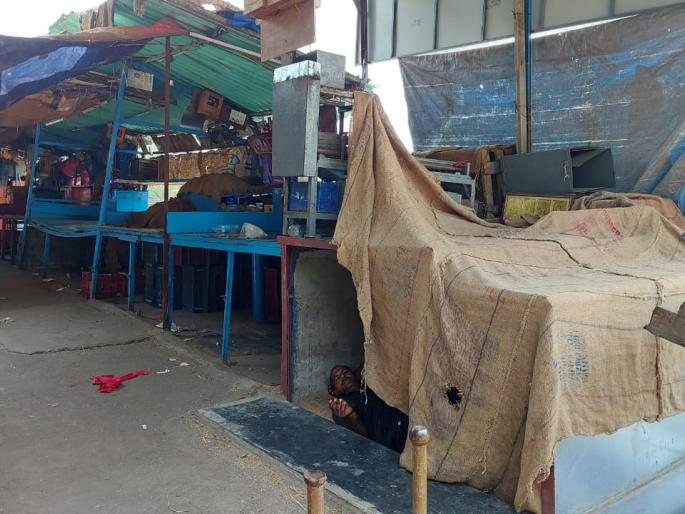 indefinite shutdown of vegetable vendors against unauthorized hawkers in thane | अनाधिकृत फेरीवाल्यांच्या विरोधात भाजी विक्रेत्यांचा बेमुदत बंद indefinite shutdown of vegetable vendors against unauthorized hawkers in thane | अनाधिकृत फेरीवाल्यांच्या विरोधात भाजी विक्रेत्यांचा बेमुदत बंद