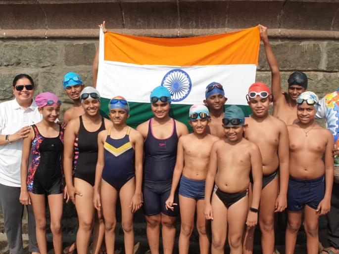 11 swimming players in thane covered the sea distance of 36 km in 9 hours and 29 minutes | ठाण्यातील ११ जलतरणपट्टूंनी ९ तास २९ मिनिटांत केले ३६ किमीचे सागरी अंतर पार 11 swimming players in thane covered the sea distance of 36 km in 9 hours and 29 minutes | ठाण्यातील ११ जलतरणपट्टूंनी ९ तास २९ मिनिटांत केले ३६ किमीचे सागरी अंतर पार