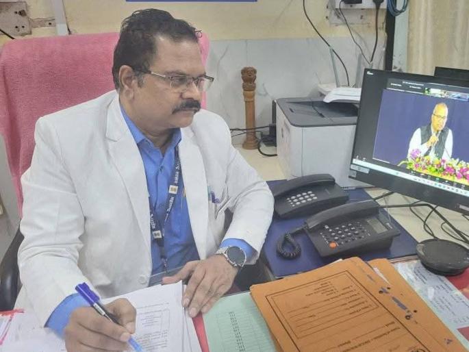 Ulhasnagar Central Hospital District Surgeon Dr. Bansode suspended | उल्हासनगर मध्यवर्ती रुग्णालयाचे जिल्हा शल्यचिकित्सक डॉ. बनसोडे निलंबित, १०८ अॅम्ब्युलन्स व तरुणाचा मृत्यू प्रकरण भोवले  Ulhasnagar Central Hospital District Surgeon Dr. Bansode suspended | उल्हासनगर मध्यवर्ती रुग्णालयाचे जिल्हा शल्यचिकित्सक डॉ. बनसोडे निलंबित, १०८ अॅम्ब्युलन्स व तरुणाचा मृत्यू प्रकरण भोवले