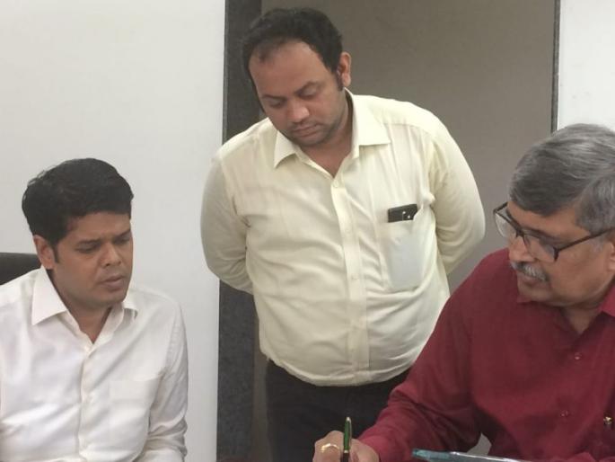 Attempt to appoint additional teachers in Thane sub-center Adv. Niranjan Davkhare visits the sub-center of the university | ठाणे उपकेंद्रात जादा शिक्षकांच्या नियुक्तीसाठी प्रयत्न, आ. अॅड. निरंजन डावखरे यांची विद्यापीठाच्या उपकेंद्राला भेट Attempt to appoint additional teachers in Thane sub-center Adv. Niranjan Davkhare visits the sub-center of the university | ठाणे उपकेंद्रात जादा शिक्षकांच्या नियुक्तीसाठी प्रयत्न, आ. अॅड. निरंजन डावखरे यांची विद्यापीठाच्या उपकेंद्राला भेट