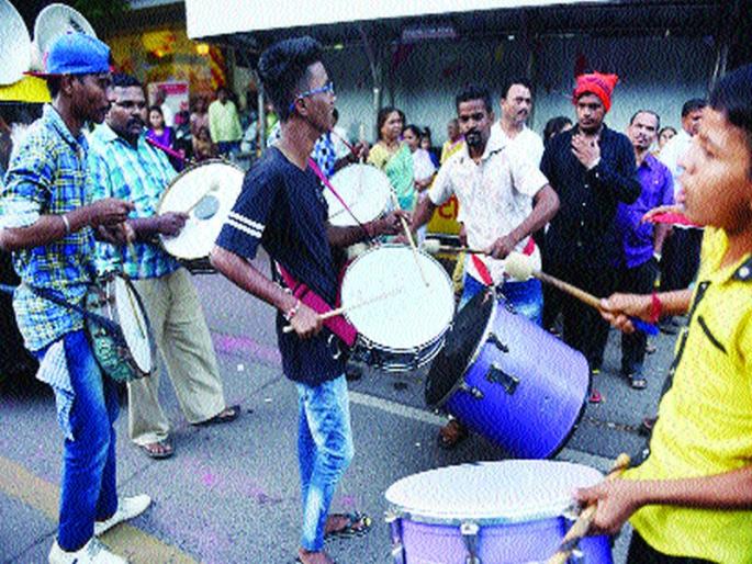100 Decibel Balloons in Thane in Dismissal Process | विसर्जन मिरवणुकीत ठाण्यात १०० डेसिबलचा दणदणाट 100 Decibel Balloons in Thane in Dismissal Process | विसर्जन मिरवणुकीत ठाण्यात १०० डेसिबलचा दणदणाट