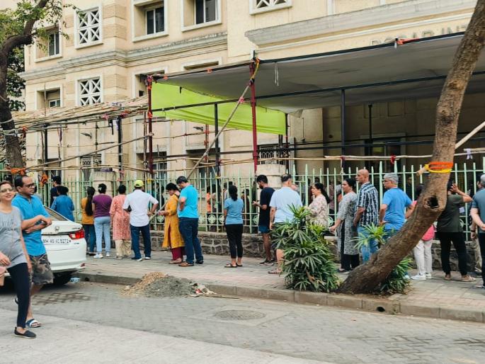 crowd of voters at polling stations early in the morning voting machine closed in lokmanya nagar area in thane | मतदान केंद्रांवर सकाळीच मतदारांची गर्दी; लोकमान्य नगर भागात मतदान यंत्र बंद crowd of voters at polling stations early in the morning voting machine closed in lokmanya nagar area in thane | मतदान केंद्रांवर सकाळीच मतदारांची गर्दी; लोकमान्य नगर भागात मतदान यंत्र बंद