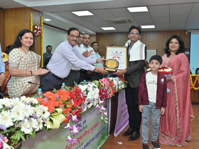 Thane District Appreciation of Adhaar Anganwadi Supervisor Sevak Helper Asha | ठाणे जि. प.कडून आदर्श अंगणवाडी पर्यवेक्षिका, सेविका, मदतनीस, आशांचा गुणगौरव Thane District Appreciation of Adhaar Anganwadi Supervisor Sevak Helper Asha | ठाणे जि. प.कडून आदर्श अंगणवाडी पर्यवेक्षिका, सेविका, मदतनीस, आशांचा गुणगौरव