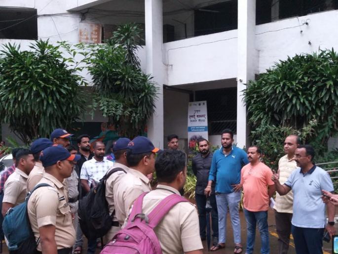 A team of Thane Municipal Corporation has been dispatched to help the citizens of Pune affected by heavy rains | अतिवृष्टीमुळे बाधित झालेल्या पुणेकर नागरिकांच्या मदतीसाठी ठाणे महापालिकेचे पथक रवाना A team of Thane Municipal Corporation has been dispatched to help the citizens of Pune affected by heavy rains | अतिवृष्टीमुळे बाधित झालेल्या पुणेकर नागरिकांच्या मदतीसाठी ठाणे महापालिकेचे पथक रवाना