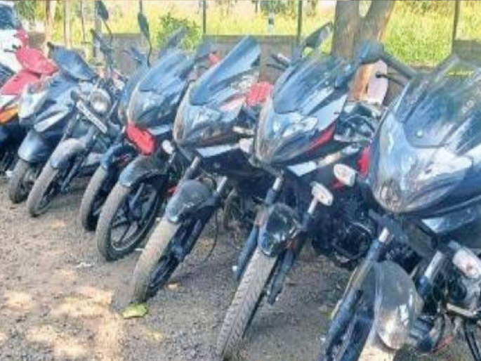 Six motorcycles stolen in two days in Bhiwandi; The police system is helpless in preventing the increasing incidents of vehicle theft | भिवंडीत दोन दिवसात सहा मोटर सायकलींची चोरी; वाढत्या वाहन चोरीच्या घटना रोखण्यात पोलीस यंत्रणा हतबल Six motorcycles stolen in two days in Bhiwandi; The police system is helpless in preventing the increasing incidents of vehicle theft | भिवंडीत दोन दिवसात सहा मोटर सायकलींची चोरी; वाढत्या वाहन चोरीच्या घटना रोखण्यात पोलीस यंत्रणा हतबल