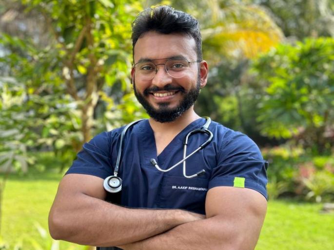 Thane: Gold medal to Akif Reshamwala, MBBS student of Rajiv Gandhi Medical College | Thane: राजीव गांधी वैद्यकिय महाविद्यालयाचा एमबीबीएसचा विद्यार्थी आकिफ रेशमवाला याला सुवर्णपदक
