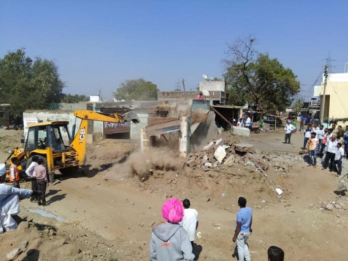 Citizens oppose transfer of land for National Highway at Thapati | थापटी येथे राष्ट्रीय महामार्गासाठी जमीन हस्तांतरास नागरिकांचा विरोध Citizens oppose transfer of land for National Highway at Thapati | थापटी येथे राष्ट्रीय महामार्गासाठी जमीन हस्तांतरास नागरिकांचा विरोध