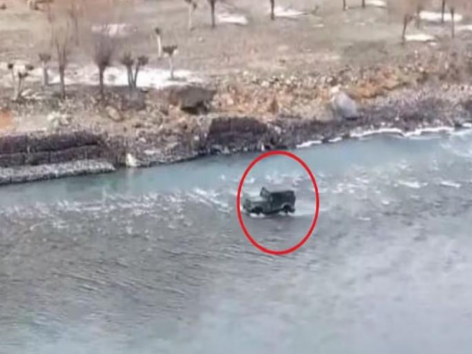 Himachal Pradesh Spiti Valley Video: To escape from the traffic jam, the tourist drove car through the river | Video: वाहतूक कोंडीपासून वाचण्यासाठी पर्यटकाने चक्क नदीतून चालवली Thar... Himachal Pradesh Spiti Valley Video: To escape from the traffic jam, the tourist drove car through the river | Video: वाहतूक कोंडीपासून वाचण्यासाठी पर्यटकाने चक्क नदीतून चालवली Thar...