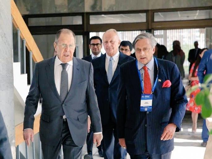 Congress leader Shashi Tharoor in Russia: met with Russian Foreign Minister, why? | काँग्रेस नेते शशी थरुर अचानक रशिया दौऱ्यावर; रशियन परराष्ट्र मंत्र्यांची घेतली भेट, कारण काय?