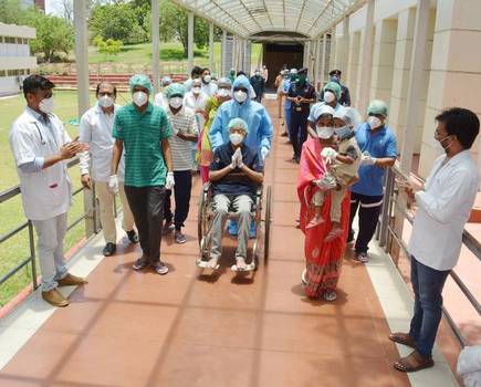 Comfort: More people recover than new patients | दिलासा : नवीन रुग्णांपेक्षा बरे होणाऱ्यांचे प्रमाण अधिक Comfort: More people recover than new patients | दिलासा : नवीन रुग्णांपेक्षा बरे होणाऱ्यांचे प्रमाण अधिक