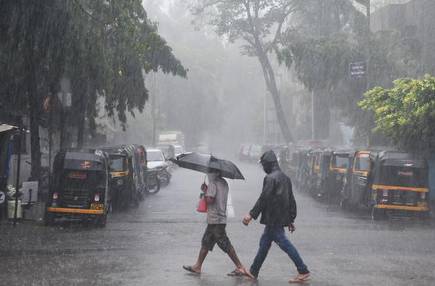 Monsoon has come in the state, it will cover the entire state in 48 hours | राज्यात मान्सून आला, ४८ तासांत संपूर्ण राज्य व्यापणार Monsoon has come in the state, it will cover the entire state in 48 hours | राज्यात मान्सून आला, ४८ तासांत संपूर्ण राज्य व्यापणार