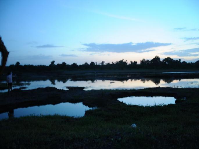 The body of young man took a sand pothole | वाळूच्या खड्डय़ाने घेतला दोनगावच्या तरुणाचा जीव The body of young man took a sand pothole | वाळूच्या खड्डय़ाने घेतला दोनगावच्या तरुणाचा जीव