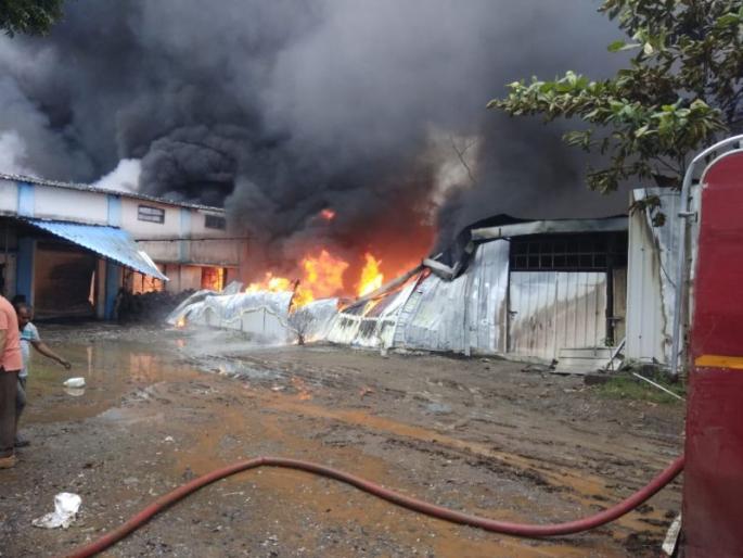 The company suffered a loss | जळगावातील औद्योगिक वसाहतीमध्ये कंपनीला आग लागून लाखो रुपयांचे नुकसान The company suffered a loss | जळगावातील औद्योगिक वसाहतीमध्ये कंपनीला आग लागून लाखो रुपयांचे नुकसान