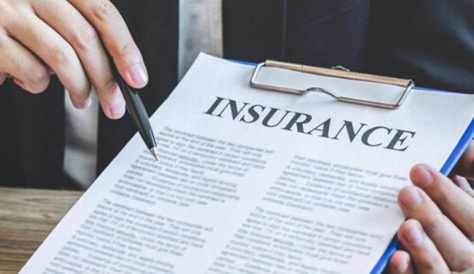 The contract staff at Covid Care Center do not have insurance | कोविड केअर सेंटरमधील कंत्राटी कर्मचाऱ्यांचाच इन्शुरन्स नाही