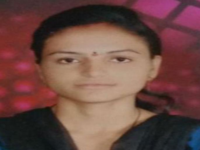 The couple was flown on the highway in Jalgaon district | जळगाव जिल्ह्यात महामार्गावर दाम्पत्याला उडविले The couple was flown on the highway in Jalgaon district | जळगाव जिल्ह्यात महामार्गावर दाम्पत्याला उडविले