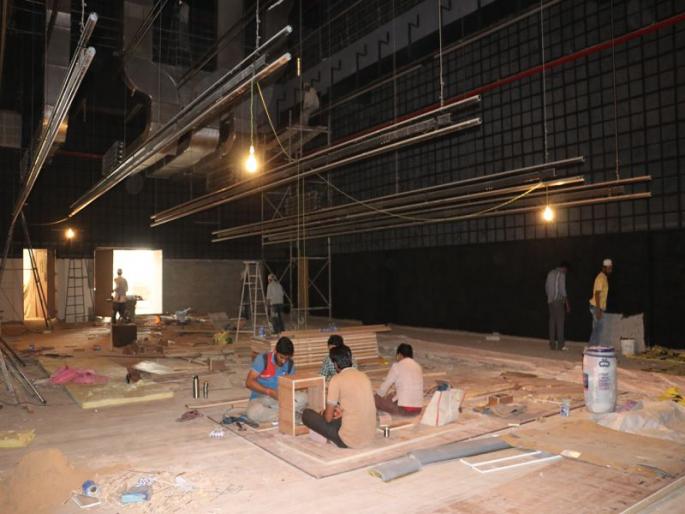 The drama hall complited limit over in jalgaon | जळगावातील बंदीस्त नाटय़गृहाच्या पूर्णत्वाचा ‘31 डिसेंबर’चा मुहूर्त टळला The drama hall complited limit over in jalgaon | जळगावातील बंदीस्त नाटय़गृहाच्या पूर्णत्वाचा ‘31 डिसेंबर’चा मुहूर्त टळला