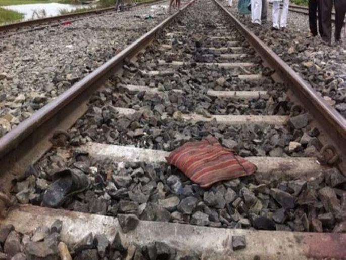 The father took two children along the train and jumped under the train | दोन मुलींसह पित्याने घेतली रेल्वेखाली उडी, पित्याचा जागीच मृत्यू, पाळधी येथील घटना The father took two children along the train and jumped under the train | दोन मुलींसह पित्याने घेतली रेल्वेखाली उडी, पित्याचा जागीच मृत्यू, पाळधी येथील घटना