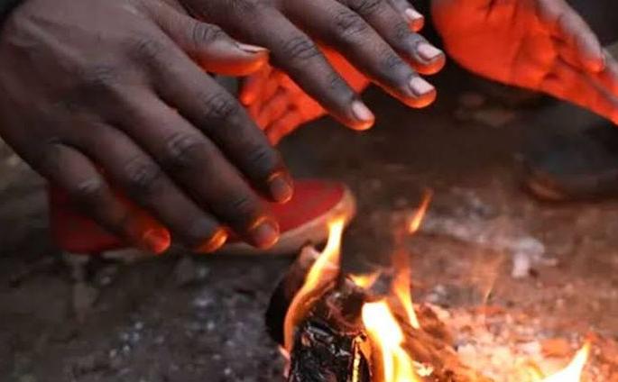 The mercury dropped; Wasimkar surprised by the cold | पारा घसरला; बोचऱ्या थंडीने वाशिमकर हैरान The mercury dropped; Wasimkar surprised by the cold | पारा घसरला; बोचऱ्या थंडीने वाशिमकर हैरान