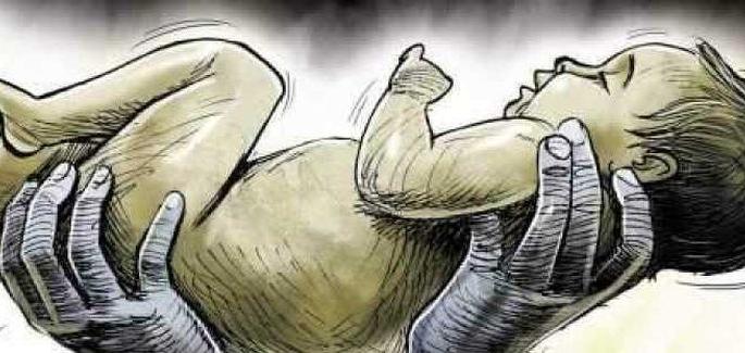The newborn baby was thrown near the pond |  नवजात अर्भकाला तलावाजवळ फेकले The newborn baby was thrown near the pond |  नवजात अर्भकाला तलावाजवळ फेकले