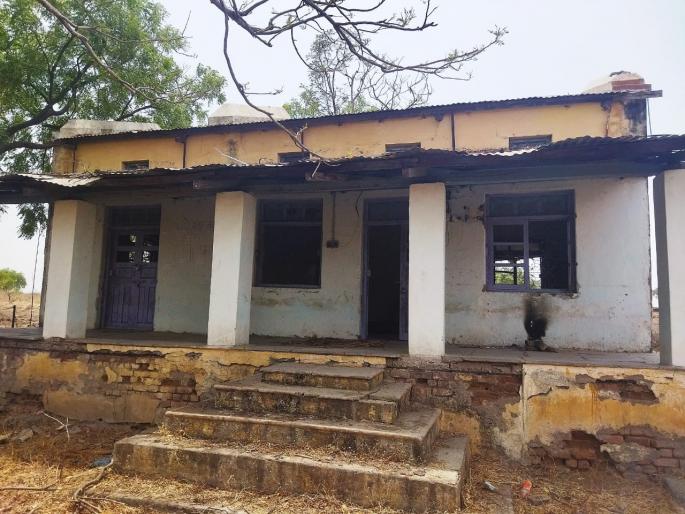 The rest house in Murtijapur taluka deserted | मूर्तिजापूर तालुक्यातील 'रेस्ट हाऊस'ची दुरवस्था The rest house in Murtijapur taluka deserted | मूर्तिजापूर तालुक्यातील 'रेस्ट हाऊस'ची दुरवस्था