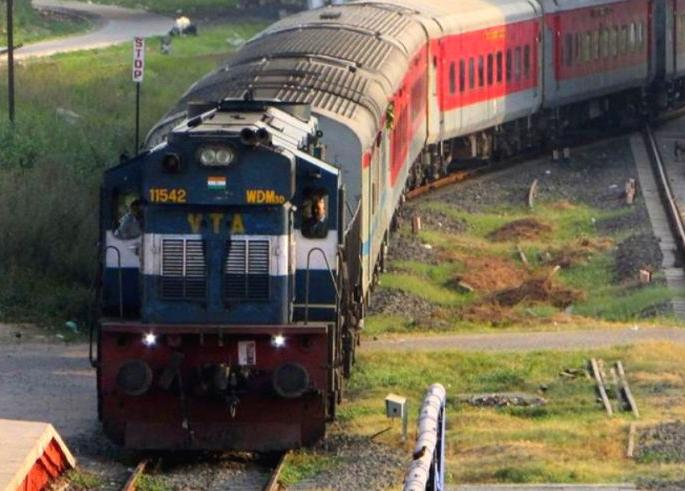 Railway accelerates the construction of the 'subway' at Shegaon | शेगाव रेल्वे ‘भुयारीमार्ग’ निर्मितीला गती