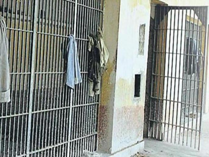 The State Human Rights Commission has directed the government to fill the vacant posts in the jails | कैद्यांच्या मानवी हक्कावर गदा, कारागृहातील रिक्त पदे भरा, राज्य मानवी हक्क आयोगाचे शासनाला निर्देश The State Human Rights Commission has directed the government to fill the vacant posts in the jails | कैद्यांच्या मानवी हक्कावर गदा, कारागृहातील रिक्त पदे भरा, राज्य मानवी हक्क आयोगाचे शासनाला निर्देश