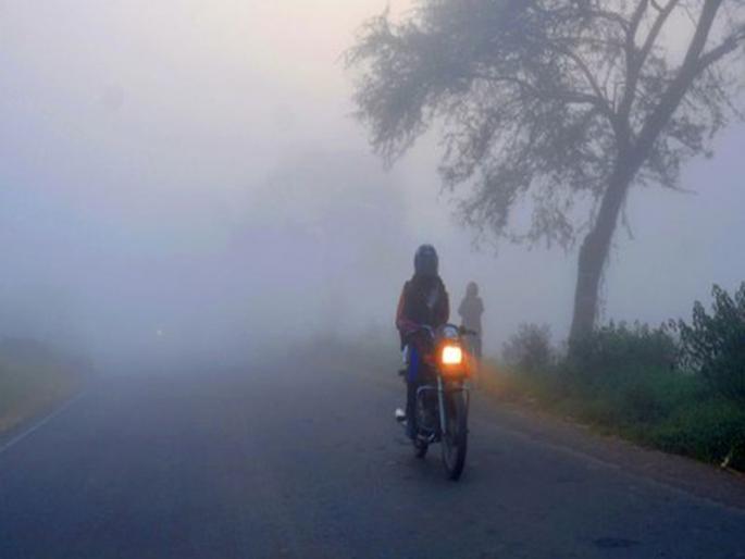 The temperature of Jalgaon at 9 degrees | धुक्यात हरविली पहाट, जळगावाचे तापमान 9 अंशावर The temperature of Jalgaon at 9 degrees | धुक्यात हरविली पहाट, जळगावाचे तापमान 9 अंशावर