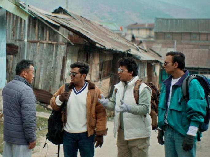 The title song of the marathi movie Banjara has been released bharat jadhav sharad ponkshe | खास मित्रांच्या मैत्रीची कहाणी! 'बंजारा' सिनेमाचं टायटल साँग रिलीज, या हिंदी गायकाने दिलाय आवाज The title song of the marathi movie Banjara has been released bharat jadhav sharad ponkshe | खास मित्रांच्या मैत्रीची कहाणी! 'बंजारा' सिनेमाचं टायटल साँग रिलीज, या हिंदी गायकाने दिलाय आवाज