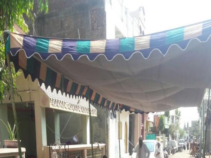 The unique tradition of 'Ulta Mandhav' showing the sad events | घरातील दु:खद घटना दर्शविणा-या ‘उलटा मांडव’ची अनोखी परंपरा The unique tradition of 'Ulta Mandhav' showing the sad events | घरातील दु:खद घटना दर्शविणा-या ‘उलटा मांडव’ची अनोखी परंपरा