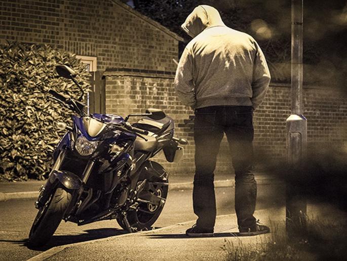 second hand two wheeler Agent became theft; sold vehicles on mothers name in Satara crime news | Crime News Satara: चोरीची दुचाकी विकण्यासाठी 'आईच्या' नावाला काळीमा! नवी कोरी दुचाकी अवघ्या पाच हजारात