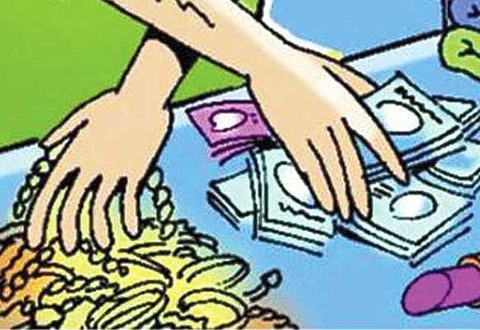 theft three places in Yerwada; The total amount of 4 lakh 82 thousand rupees has been theft from one house | येरवड्यात तीन ठिकाणी घरफोडी; एकाच घरातून लांबविला ४ लाख ८२ हजारांचा ऐवज