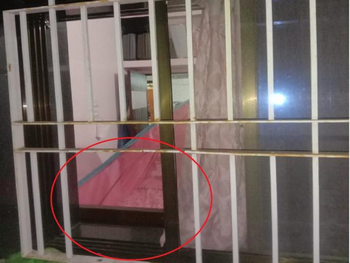 Shocking! A police inspector's house was broken into in Beed and 1.25 lakh was looted | खळबळजनक! बीडमध्ये पोलीस निरीक्षकांचे घर फोडून सव्वा लाख लंपास Shocking! A police inspector's house was broken into in Beed and 1.25 lakh was looted | खळबळजनक! बीडमध्ये पोलीस निरीक्षकांचे घर फोडून सव्वा लाख लंपास