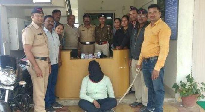 Quarter to six lacs cash stolen case disclosed : Accused turned Former employee of credit society | पावणेसहा लाखांची रोकड चोरणाऱ्याचा छडा : आरोपी पतसंस्थेचा माजी कर्मचारी Quarter to six lacs cash stolen case disclosed : Accused turned Former employee of credit society | पावणेसहा लाखांची रोकड चोरणाऱ्याचा छडा : आरोपी पतसंस्थेचा माजी कर्मचारी