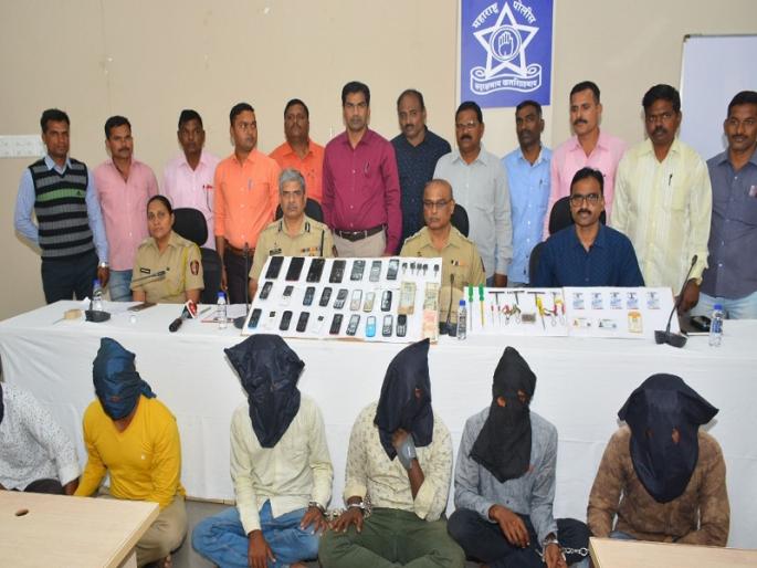 'Chennai Gang' arrested, who was carrying money bags from the vehicle | वाहनातून पैशांच्या बॅगा पळविणाऱ्या 'चेन्नई गँग'ला ब्रेक; देशभरातील विविध शहरात होते 'वॉन्टेड' 'Chennai Gang' arrested, who was carrying money bags from the vehicle | वाहनातून पैशांच्या बॅगा पळविणाऱ्या 'चेन्नई गँग'ला ब्रेक; देशभरातील विविध शहरात होते 'वॉन्टेड'