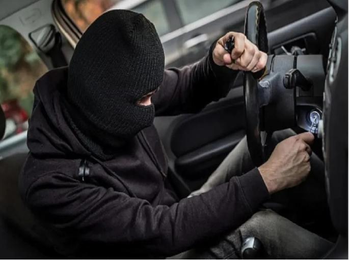 RTO impounds car for non-payment of fine, stolen in night by unemployed engineer | दंड न भरल्याने आरटीओने कार जप्त केली, बेरोजगार अभियंत्याने रात्रीतून चोरून नेली RTO impounds car for non-payment of fine, stolen in night by unemployed engineer | दंड न भरल्याने आरटीओने कार जप्त केली, बेरोजगार अभियंत्याने रात्रीतून चोरून नेली