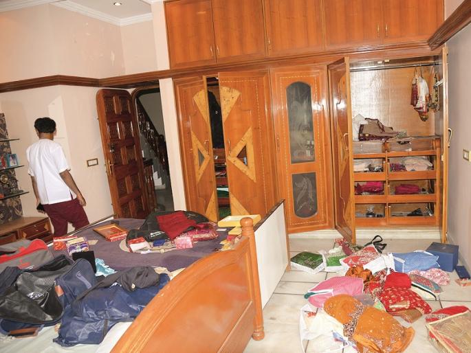 The Revolver was stolen the thieves by breaking the bungalow in N-1 Aurangabad | एन-१ मधील बंगला फोडून चोरट्यांनी पळविले रिव्हॉल्व्हर The Revolver was stolen the thieves by breaking the bungalow in N-1 Aurangabad | एन-१ मधील बंगला फोडून चोरट्यांनी पळविले रिव्हॉल्व्हर