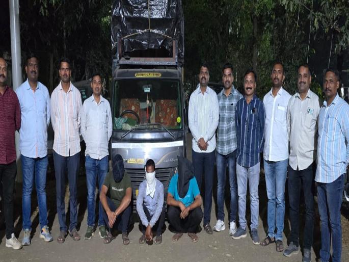 Gang that broke into a hotel and stole materials arrested in Sangli, two migrants involved | Sangli: हॉटेल फोडून साहित्य चोरणारी टोळी जेरबंद, दोघा परप्रांतीयांचा सहभाग Gang that broke into a hotel and stole materials arrested in Sangli, two migrants involved | Sangli: हॉटेल फोडून साहित्य चोरणारी टोळी जेरबंद, दोघा परप्रांतीयांचा सहभाग