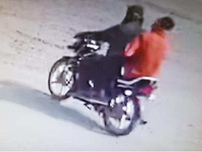 Shocking! A woman passenger in a rickshaw died in a scuffle with a mobile thief in Thane | धक्कादायक! ठाण्यात मोबाईल चोरटयाशी झालेल्या झटापटीत रिक्षातील प्रवासी महिलेचा मृत्यु